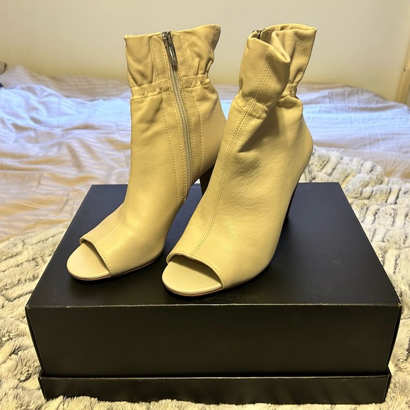 Ankle boots. Zipper on the side. Great condition, like new. Great for Spring - Picture 4 of 4